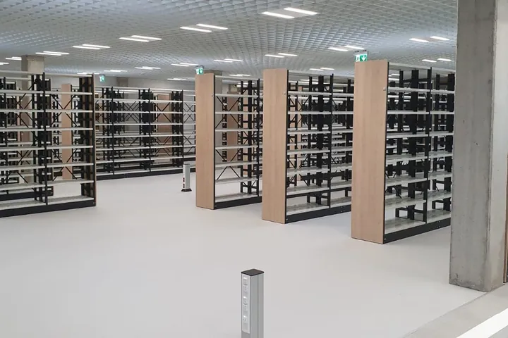 Knižničné regály v modernom interiéri