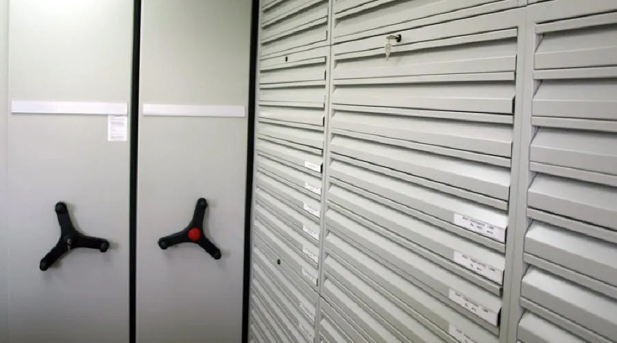 Výrobca pohyblivých regálov, mobilných skríň, kovového skladového kancelárskeho nábytku, Poľsko