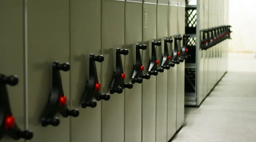 Výrobca pohyblivých regálov, mobilných skríň, kovového skladového kancelárskeho nábytku, Poľsko